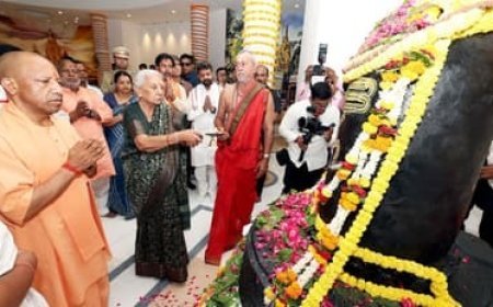Varanasi : सनातन संस्कृति को पराजित नहीं किया जा सकता- मुख्यमंत्री योगी आदित्यनाथ