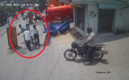 Sambhal : रिटायरमेंट की रकम पर उचक्कों का हाथ! बैंक से निकले बुजुर्ग की जेब से डेढ़ लाख उड़ाए, CCTV में कैद वारदात