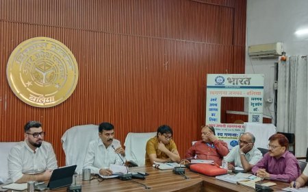 Ballia : सीएम डैशबोर्ड समीक्षा में डीएम सख्त, खराब रैंकिंग पर अधिकारियों को चेतावनी