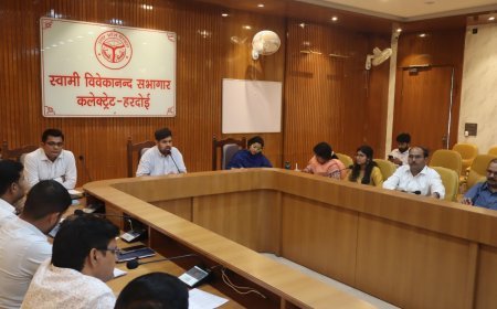 Hardoi : हरदोई में जिलाधिकारी ने फार्मर रजिस्ट्री की समीक्षा बैठक की
