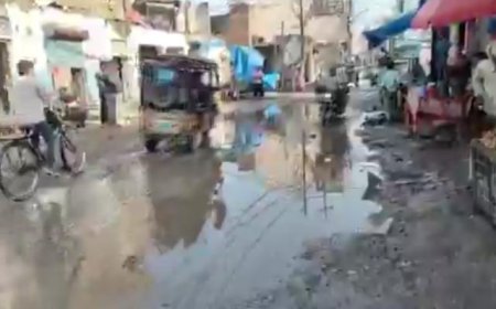 Sitapur : हल्की बारिश ने नगर पालिका की खराब व्यवस्था उजागर कर दी