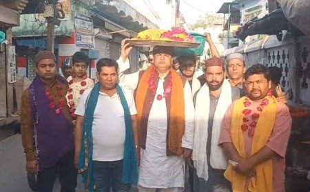 Sambhal: हज़रत जुनैद शाह मियां के उर्स में उमड़ा आस्था का सैलाब, चादर पोशी कर मुल्क में अमन-शांति की मांगी दुआ। 