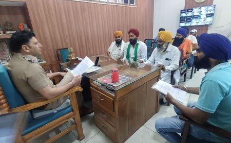 Bajpur: भूमि विवाद को लेकर किसान ने कोतवाल को सौंपा शिकायती पत्र, पैमाइश कराने की उठाई मांग।