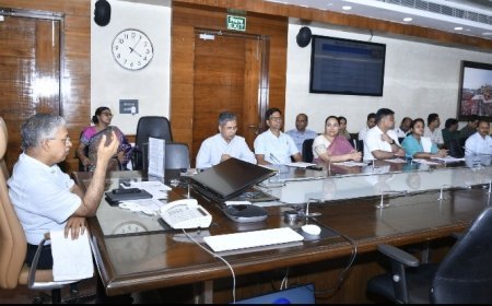 Lucknow : मुख्य सचिव ने मंडलायुक्तों और डीएम को दिए सख्त निर्देश, नकलविहीन, पारदर्शी एवं निष्पक्ष हो भर्ती परीक्षा