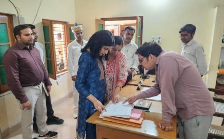 Sitapur : गौशाला की व्यवस्थाओं से मुख्य विकास अधिकारी संतुष्ट, ब्लॉक ऑफिस में कमियां देख लगाई फटकार
