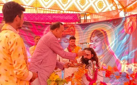 Hardoi : विधायक माधवेन्द्र प्रताप सिंह ने श्रीमद्भागवत कथा में व्यास का लिया आशीर्वाद