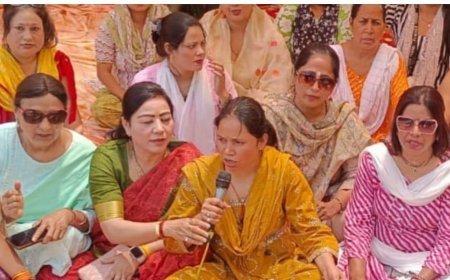 Saharanpur : नारी शक्ति वंदन अधिनियम के विरोध पर भड़कीं भाजपा कार्यकर्ता, कांग्रेस सांसद इमरान मसूद के घर के बाहर दिया धरना