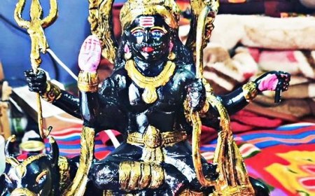 महा शनि जयंती के पावन पर्व से ठीक पहले देश की राजधानी में बड़ी कार्रवाई, प्राचीन मंदिर से चोरी हुई भगवान शनिदेव की पवित्र मूर्ति बरामद।