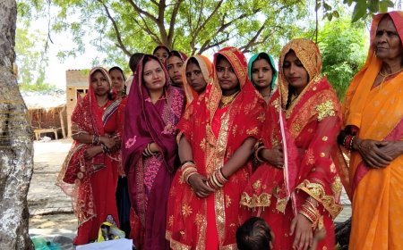 Sitapur: श्रद्धा और उल्लास के साथ मनाया गया वट सावित्री व्रत, मंदिरों में उमड़ी सुहागिनों की भीड़।