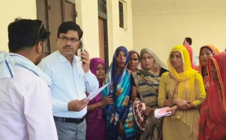 Hathras: स्वीकृत नाली निर्माण पर अवैध कब्जा रूकवाने की एसडीएम से शिकायत। 
