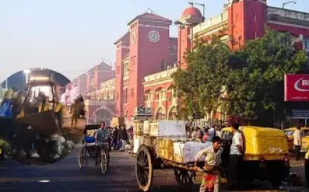 हावड़ा में प्रशासन की अब तक की सबसे बड़ी कार्रवाई, देर रात स्टेशन रोड पर अवैध कब्जों पर गरजा पीला पंजा
