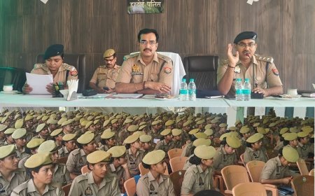 Hardoi: हरदोई पुलिस लाइन में प्रशिक्षु आरक्षियों के व्यवहारिक प्रशिक्षण को लेकर गोष्ठी आयोजित।