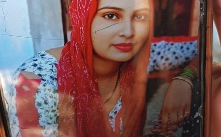 Hathras : तेज रफ्तार क्रेन ने दो बाइकों को रौंदा, हादसे में महिला की मौत, पति गंभीर रूप से घायल