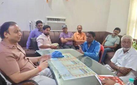 Hathras : सासनी में सफाई कर्मचारियों की हड़ताल जारी, अधिकांश मांगें मानने के बाद भी बकाया भुगतान पर अड़ा पेंच