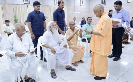 Lucknow: जनता दर्शन में बोले सीएम  योगी आदित्यनाथ- जनसेवा, सुरक्षा और सुशासन ही सरकार का संकल्प.