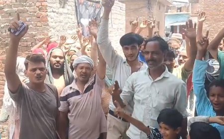 Sambhal: मौहल्ले में ‘गंदे धंधे’ का आरोप, विरोध करने वालों से मारपीट का दावा… पुलिस पर भी कार्रवाई न करने के आरोप। 