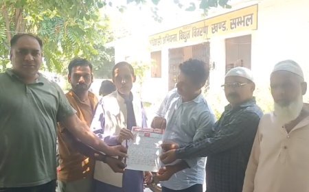 सम्भल में बिजली का ‘वोल्टेज आतंक’, फुंक रहे फ्रिज-कूलर; सपा नेताओं ने खोला मोर्चा।