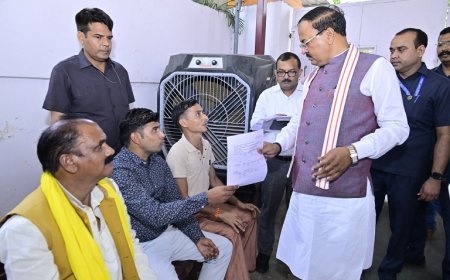 Lucknow: जनता दर्शन बना जनविश्वास का सशक्त माध्यम, उप मुख्यमंत्री केशव प्रसाद मौर्य ने सुनीं समस्याएं। 