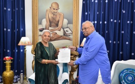 Lucknow: राज्यपाल को विधान परिषद का धन्यवाद प्रस्ताव सौंपा गया। 