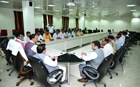 Lucknow : जन समस्याओं का तुरंत समाधान और बेहतर सुविधाएं देना सरकार की सबसे बड़ी प्राथमिकता, उप मुख्यमंत्री केशव प्रसाद मौर्य ने बांदा में अधिकारियों को दिए कड़े निर्देश