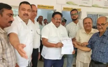 Hathras : ऑनलाइन दवा बिक्री और भारी छूट के विरोध में हाथरस के मेडिकल स्टोर बंद रहेंगे, व्यापारियों ने प्रशासन को सौंपा ज्ञापन