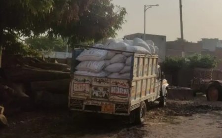Hardoi: रामगंगा से अवैध सीप ले जा रही पिकअप पकड़ी: वन विभाग ने 48 बोरी सीप जब्त की, आरोपी फरार।