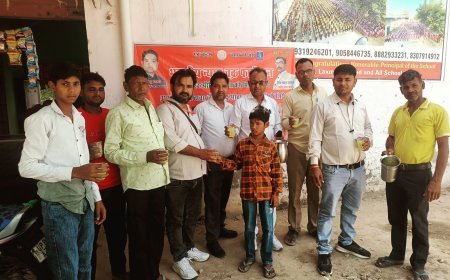 Hathras : भीषण गर्मी में राहगीरों और मजदूरों को मिली राहत- सामाजिक संस्था ने बांटा मैंगो शेक, सेवा को बताया संस्कृति का हिस्सा