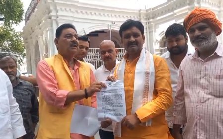 Ballia: विकास कार्यों की धीमी गति से पूर्व मंत्री नारद राय आहत, मिले डीएम से... 