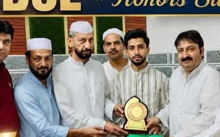 Deoband : नजर फाउंडेशन ने मेधावी छात्र मोहम्मद अनस को किया सम्मानित