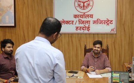 Hardoi: जनसुनवाई में पहुंचे फरियादी, डीएम अनुनय झा ने अधिकारियों को दिए त्वरित निस्तारण के निर्देश। 