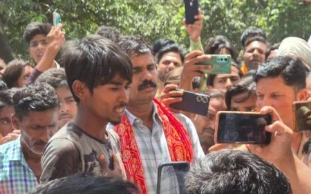 Sitapur : महमूदाबाद में पुलिस से परेशान युवक पानी की टंकी पर चढ़ा, प्रशासनिक अधिकारियों ने कराया नीचे