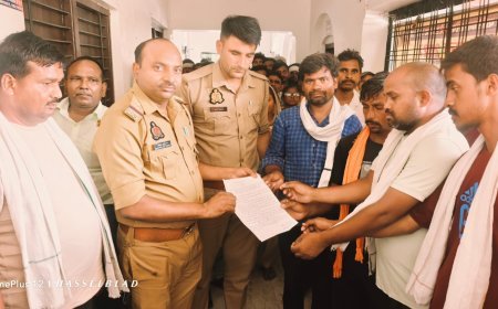 Sitapur : खैराबाद नगर पालिका में सफाई कर्मियों से अभद्रता और धमकी का आरोप, कार्रवाई न होने पर काम रोकने की चेतावनी