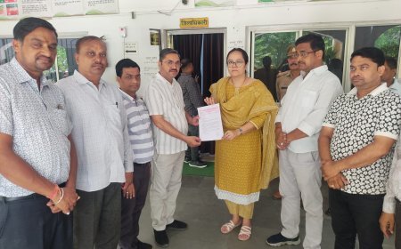 Hathras : मंडी में चोरी की वारदात और बदहाली से नाराज व्यापारियों ने एडीएम को दिया शिकायती पत्र