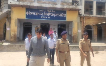 Hathras : लेखपाल मुख्य परीक्षा केंद्रों पर पहुंचे जिलाधिकारी और एसपी, सुरक्षा और व्यवस्थाओं का लिया जायजा