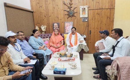 Hardoi: अध्यक्ष जिला पंचायत प्रेमावती ने किया जनगणना अभियान-2027 के प्रथम चरण का शुभारम्भ। 