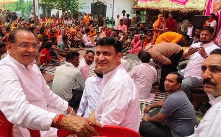 Bajpur : मनीराम बाबा मंदिर के भंडारे में पहुंचे नेता प्रतिपक्ष यशपाल आर्य और पूर्व विधायक संजीव आर्य, सुख-समृद्धि की कामना की