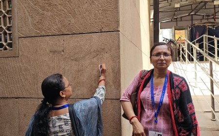 Varanasi : बाबा विश्वनाथ मंदिर से वाराणसी में डिजिटल जनगणना की शुरुआत, घरों की सूची बनाने मैदान में उतरे प्रगणक