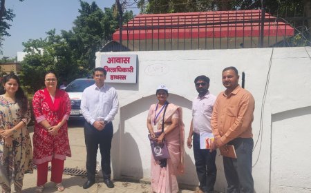 Hathras : जिलाधिकारी आवास से हाथरस में मकानों की गिनती शुरू, जनगणना अभियान को सफल बनाने के लिए नागरिकों से सहयोग की अपील