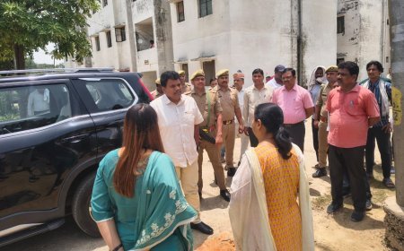 Sitapur: डीएम ने बिसवां में काशीराम कॉलोनी का औचक निरीक्षण कर व्यवस्थाओं का जायजा।
