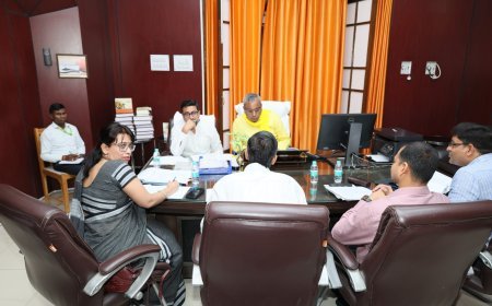 Lucknow : मदरसों में बायोमेट्रिक उपस्थिति और शिक्षकों के प्रशिक्षण पर जोर, अल्पसंख्यक कल्याण मंत्री ने की समीक्षा