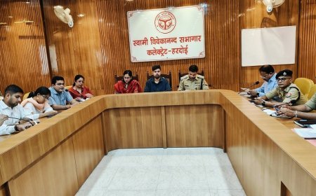 Hardoi: आगामी त्योहारों को लेकर प्रशासन अलर्ट, धर्मगुरुओं संग पीस कमेटी बैठक आयोजित।