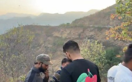 महाराष्ट्र के रायगढ़ में भीषण सड़क हादसा, अम्बेनाली घाट की गहरी खाई में स्कॉर्पियो गिरने से आठ लोगों की दर्दनाक मौत।
