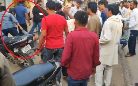 Ballia : ट्रैफिक पुलिसकर्मी से बदसलूकी करने वाले शराबियों को जनता ने सिखाया सबक, जमकर की पिटाई