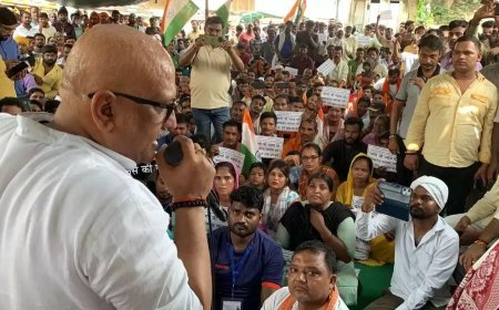 Saharanpur : कानून व्यवस्था के खराब होने के खिलाफ कांग्रेस नेताओं का प्रदर्शन, राज्यपाल के नाम सौंपा पत्र