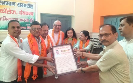 Deoband : एच ए वी इंटर कॉलेज के पुराने छात्र वेद प्रकाश सिंघल का कॉलेज में स्वागत, विकास कार्य के लिए दिए एक लाख रुपये