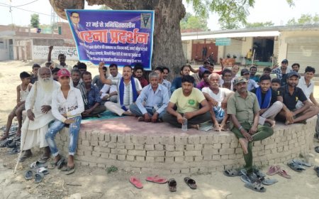 Sitapur : बिजली संकट और कम वोल्टेज से परेशान ग्रामीणों का विरोध प्रदर्शन, समस्या दूर न होने पर दी आंदोलन की चेतावनी