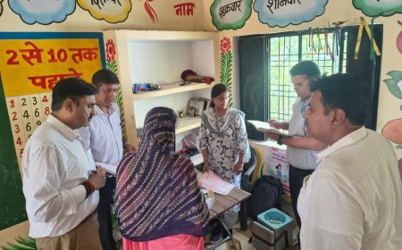 Sitapur : आंगनबाड़ी केंद्र पर जिलाधिकारी का अचानक छापा, बदहाली और लापरवाही मिलने पर एएनएम को नोटिस जारी करने के आदेश