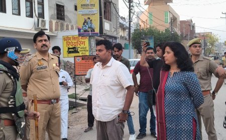 Sitapur : त्योहार को लेकर प्रशासनिक अमला सतर्क, जिलाधिकारी और पुलिस अधीक्षक ने खुद सड़कों पर उतरकर लिया सुरक्षा व्यवस्था का जायजा