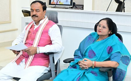 Lucknow : ग्राम्य विकास योजनाओं में तेजी लाएं अधिकारी, एक लाख दीदियों को हर महीने दिया जाए प्रशिक्षण- केशव प्रसाद मौर्य