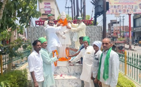 Sambhal: चौधरी चरण सिंह की पुण्यतिथि पर गरजे भाकियू असली नेता, कहा- किसानों की लड़ाई जारी रहेगी।